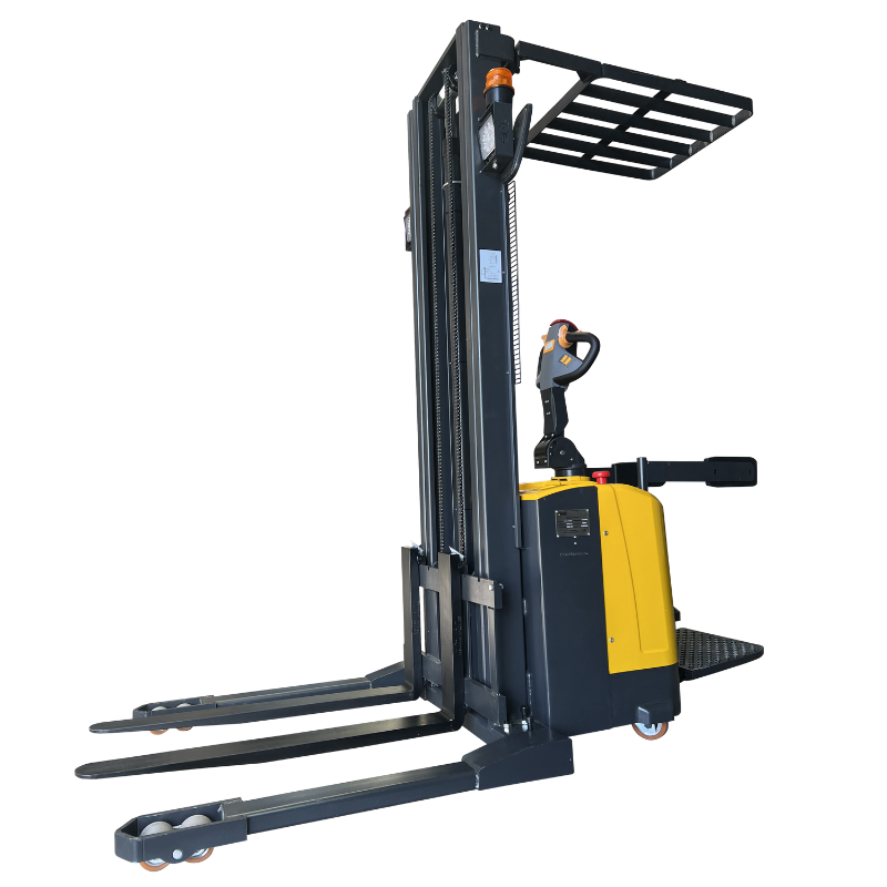 1500 Kgs / 3.5 metros. Apilador RHER Full Eléctrico Hombre a Bordo Base Ancha. Seguridad Europea con Baliza - Importadora RC